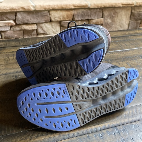 On Running Cloudsurfer Women in Dark Purple and Black Size 7 Preowned Ultra Soft - Picture 3 of 9